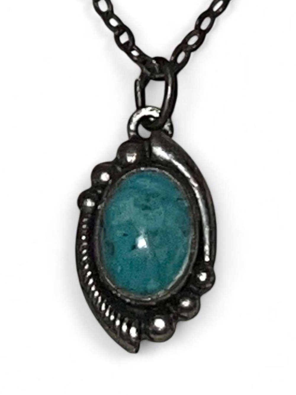 Vintage Native American Turquoise Oval Pendant Necklace 16”